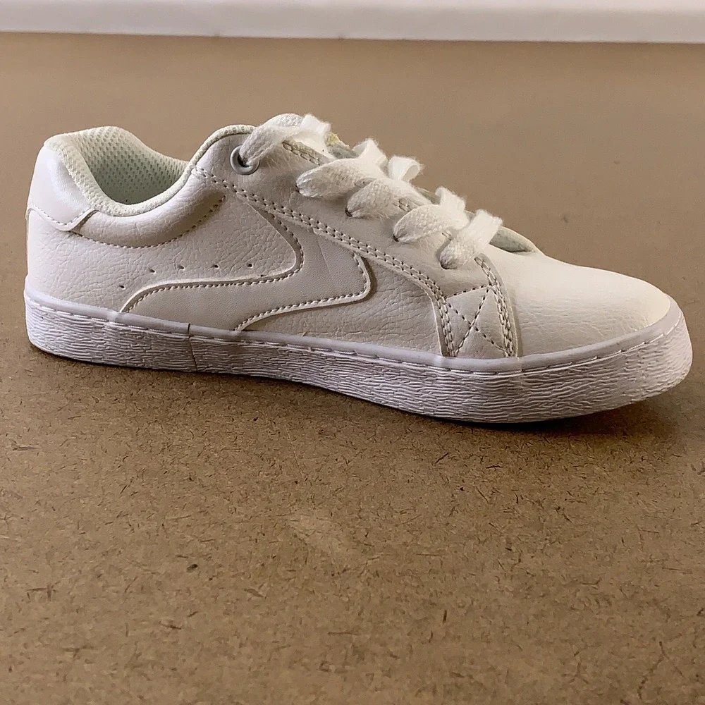 The Children's Place Boys Size 2 White Uniform Faux Leather Low Top Sneakers NWT